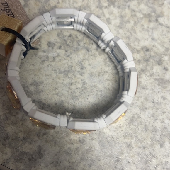 Natasha 🤍 🤍 Square Box Bracelet - Picture 5 of 7